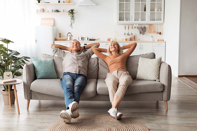 Rentersofa 800 AdobeStock 484961923